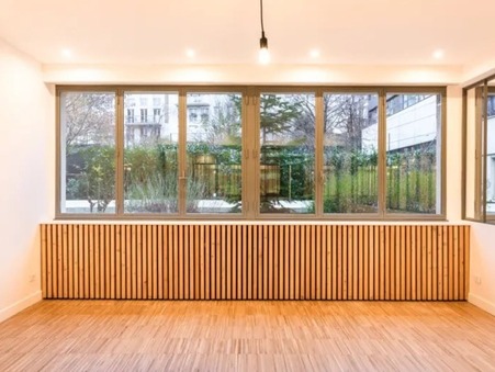 Vente Autre  Paris 2 400 000 €