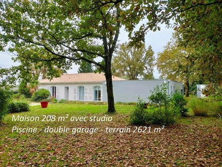 à vendre Villa de luxe Carbon Blanc 748 000 €