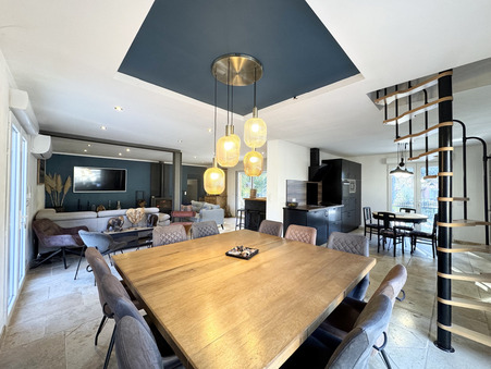 Maison de luxe Le cannet-des-maures 863 200 €