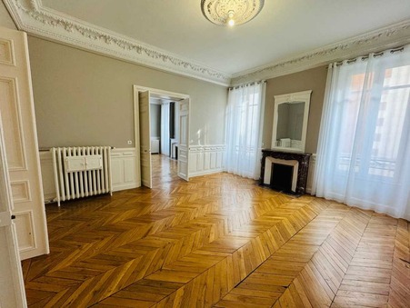 Vente Appartement  Auvergne 749 000 €