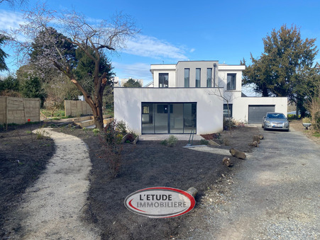 Vente        Maison/villa de luxe Pays de la Loire 896 875 €