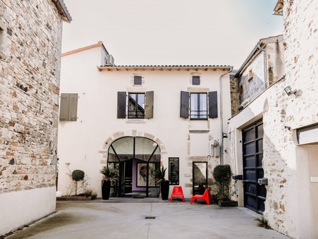 Vente Maison de caractère de qualité Auvergne 695 000 €