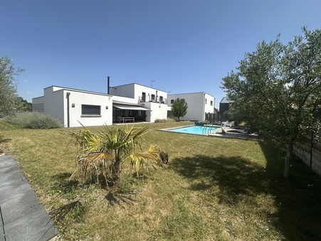Achat        Villa de prestige Auvergne 734 000 €